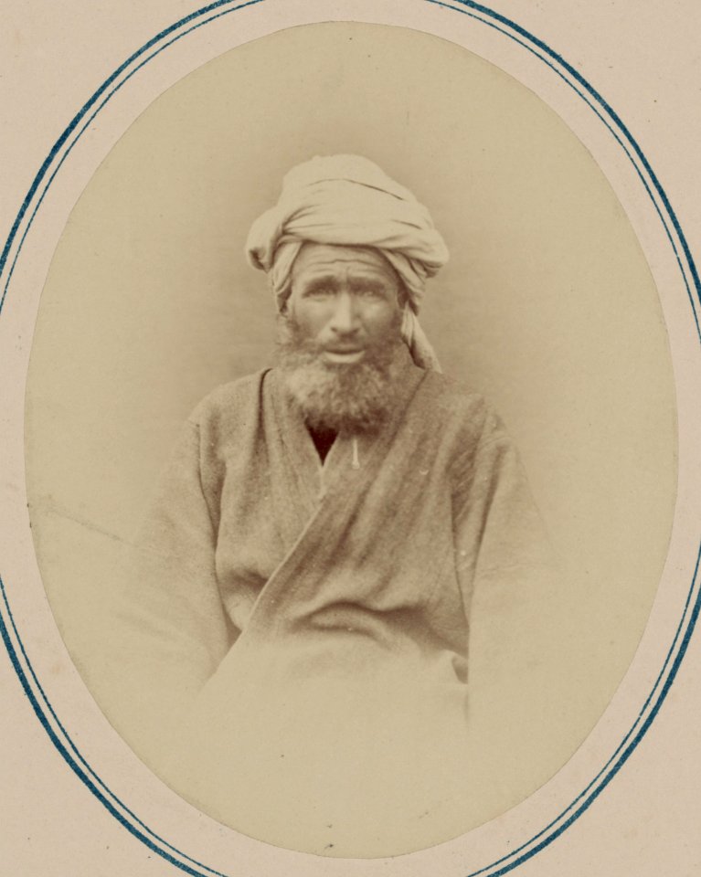 Tipy narodnostei turkestanskago kraia. Iagnaubtsy zhiteli verkhov'ia r. Iagnaub. Gadai Makhmet iz kyshl- Pskan LCCN2007682084