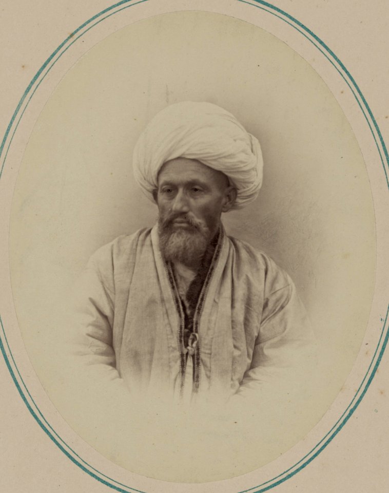 Tipy narodnostei turkestanskago kraia. Tadzhiki. Ishan khodzha, samarkandskii kazy (sud'ia) LCCN2007682073