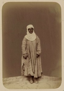 Tipy narodnostei turkestanskago kraia. Tsyganki (Mazang). Begim-ai krai LCCN2007682096