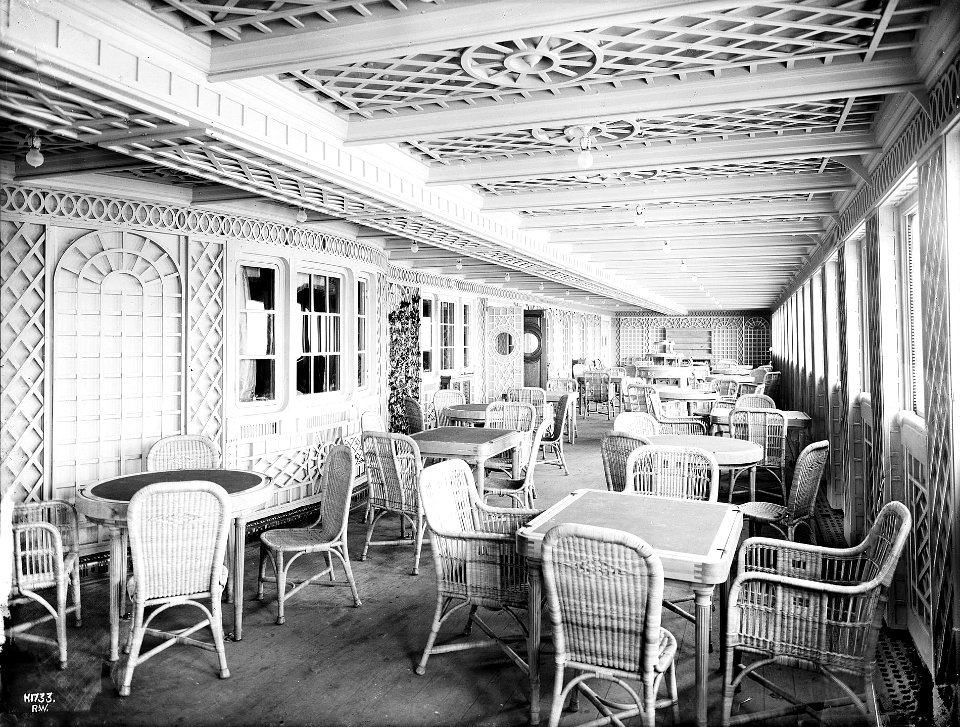 Titanic cafe parisien