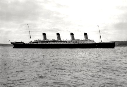 Titanic-Cobh-Harbour-1912