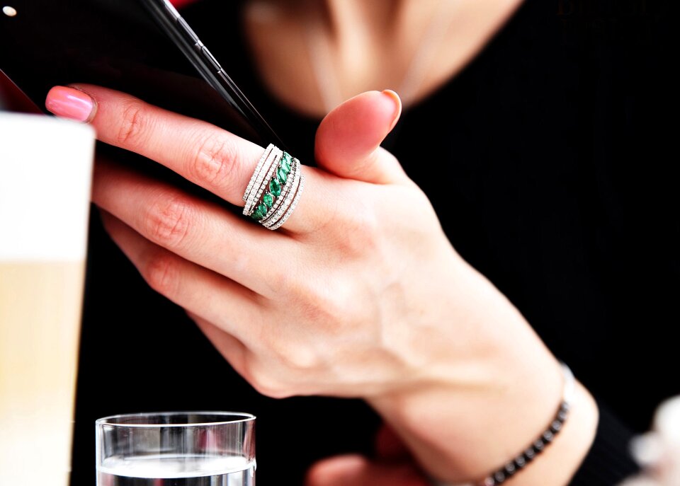 Hand fashion jewelry detail of the jewel