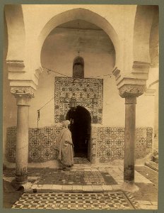 Tlemcen. Intérieur de koubha de Sidi bou Médine - ND. Phot. LCCN2004665074