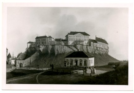 TLA 1465 1 151 Repro J Hau maalist nunnevärava eelvärav ja vahtkonna hoone (ca 1800)