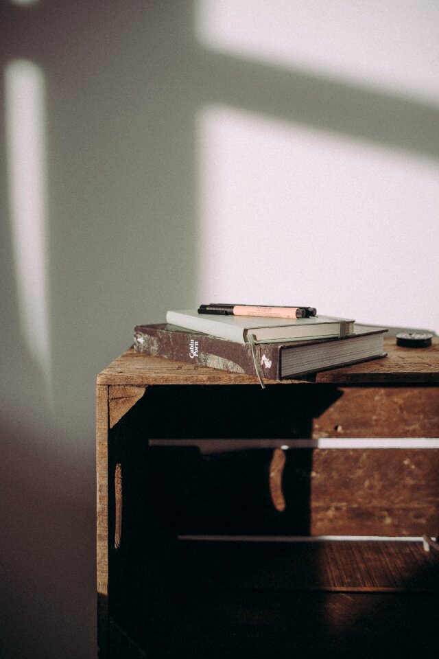 Notebook pens sunlight