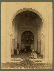 Tlemcen. Intérieur de la Mosquée de Sidi Bou Médine, nef centrale - ND. Phot. LCCN2004665086