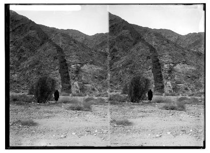 To Sinai via the Red Sea, Tor, and Wady Hebran. Diorite dyke in Wady Es-Slaf. LOC matpc.01998