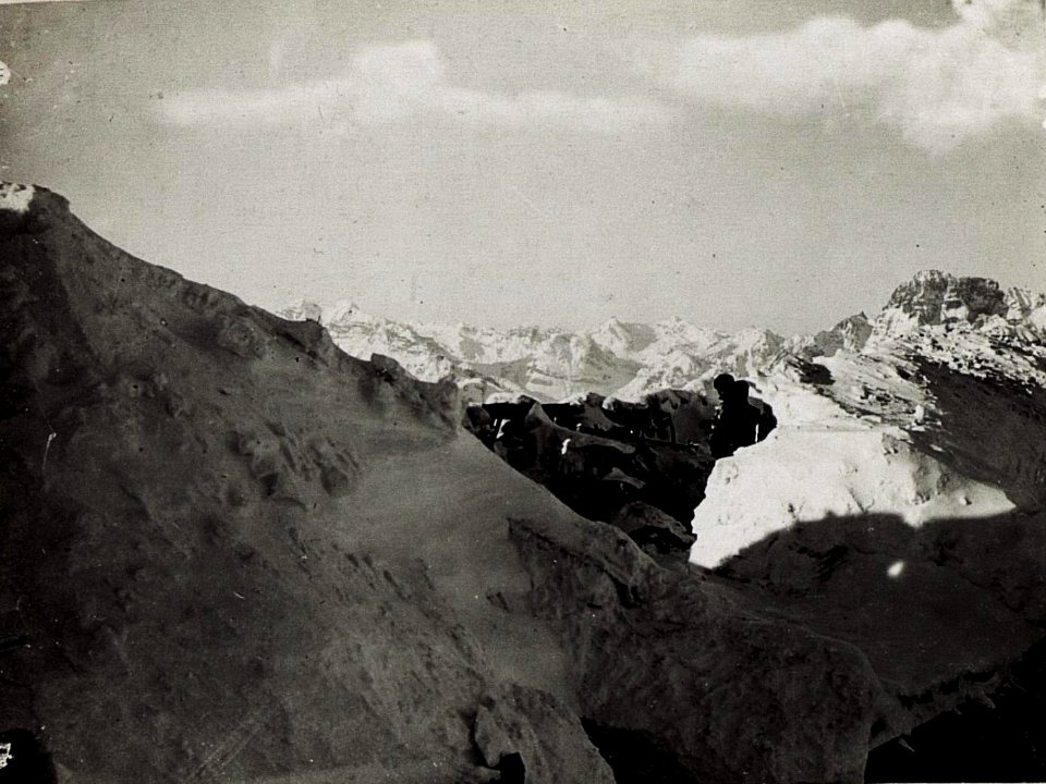 Toblinger Knoten, Blick gegen feindlichen Hochbrunner Schneid. (BildID 15578928)
