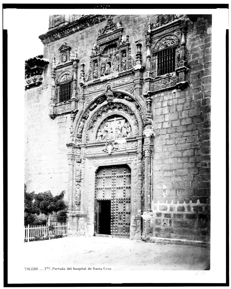 Toledo. Portada del hospital de Santa Cruz LCCN94511848