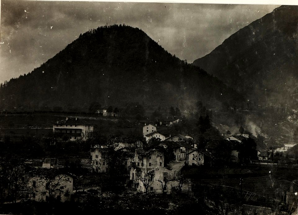 Tolmein, zerschossener Mittelteil, 3.5.1916. (BildID 15594670)