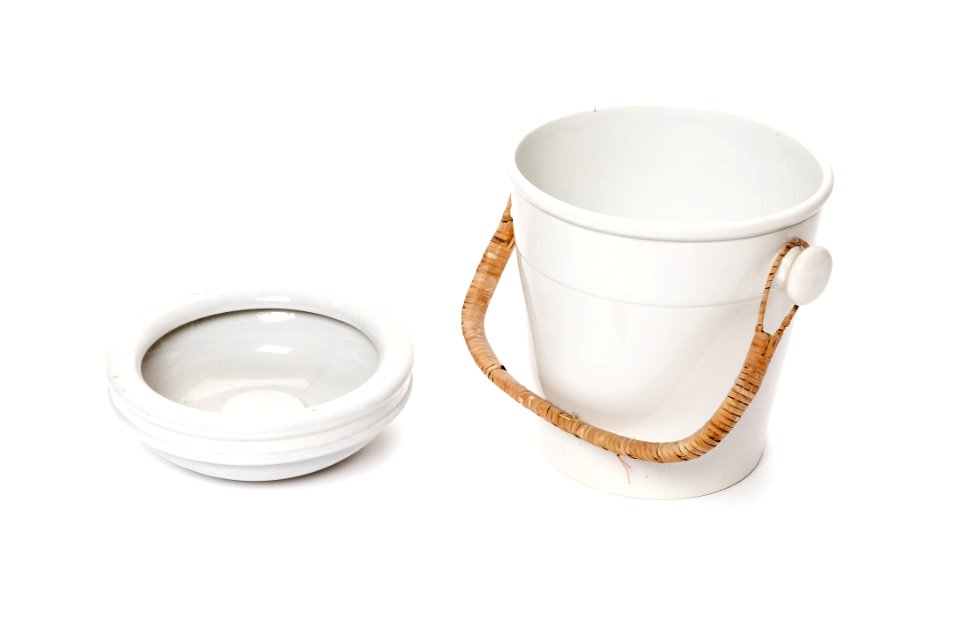 Toiletthink med insats, 1800-tal, porslin - Skoklosters slott - 108357