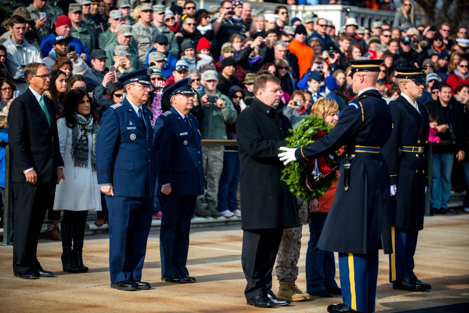 Tomb of the Unknown Soldier - Governor of Maine wreath (15391457254)
