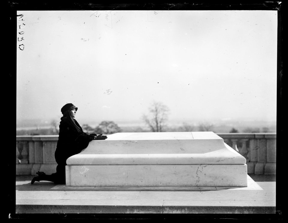 Tomb of the Unknown Soldier, Arlington National Cemetery, Arlington, Virginia LCCN2016891822