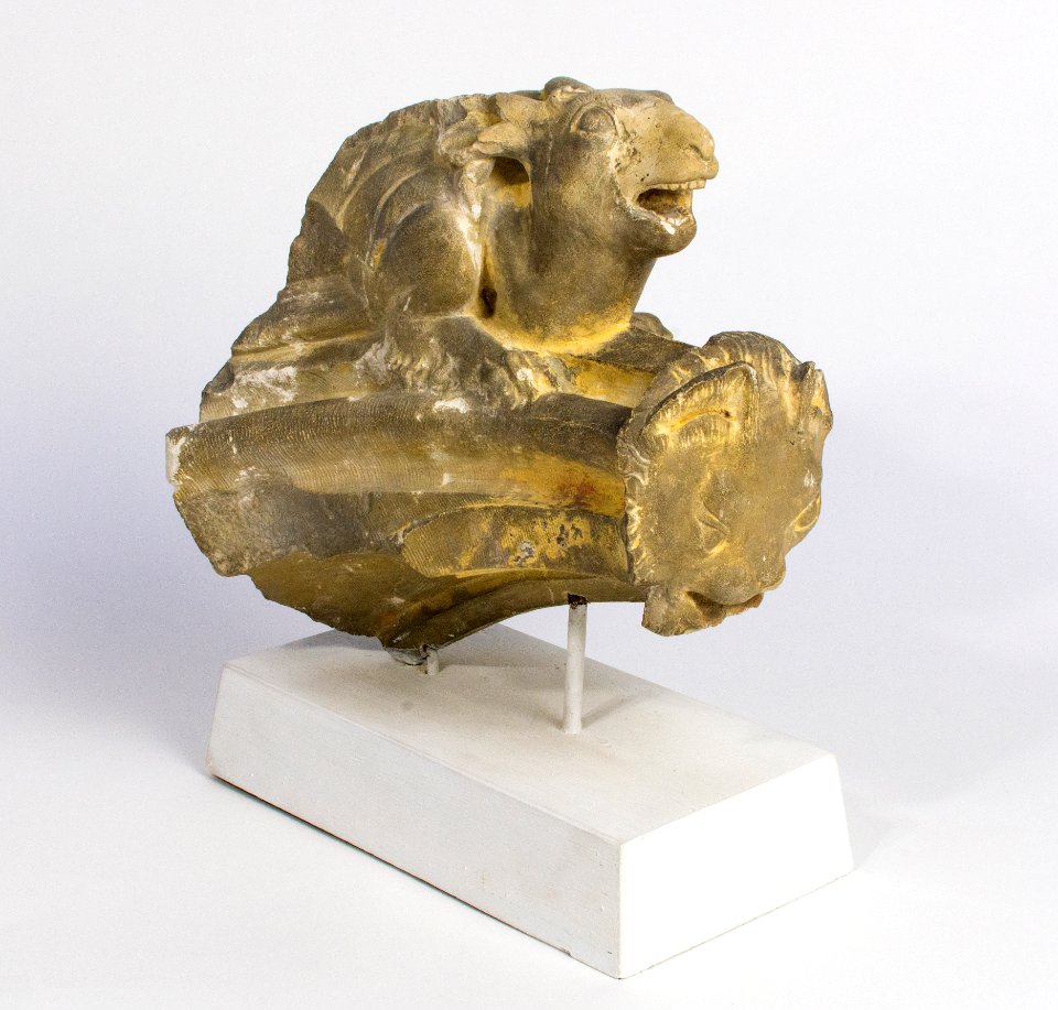Tomb portion with rabbit grotesque