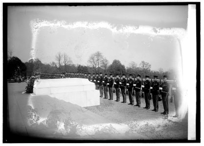 Tomb of Unknown soldier, 11-11-22 LCCN2016846857