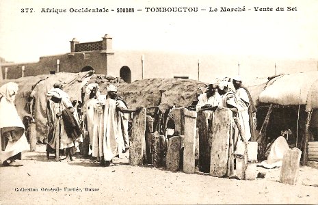Tombouctou-Le Marché-Vente du sel (AOF)