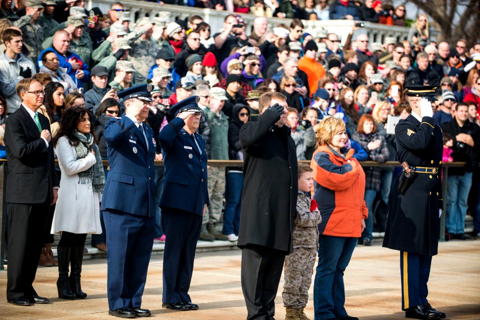 Tomb of the Unknown Soldier - Governor of Maine salute (15391457994)