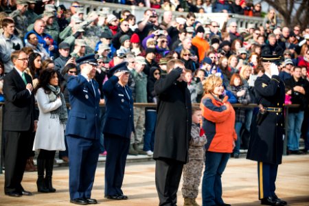 Tomb of the Unknown Soldier - Governor of Maine salute (15391457994)