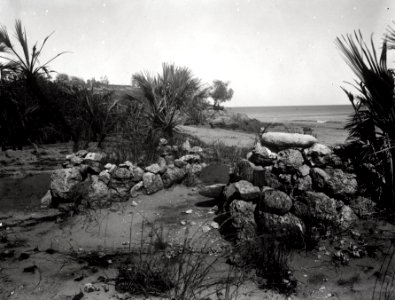 Tomma gravar på stranden av ön Mahakamby. Île Mahakamby, Mahakamby. Madagaskar - SMVK - 022021