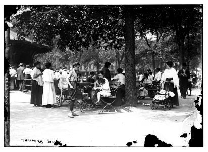 Tompkins Square (park) LCCN2014689613