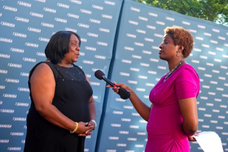 Toni Jordan and Pre-Show Host (18357882442)