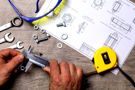 Metal roulette wrench