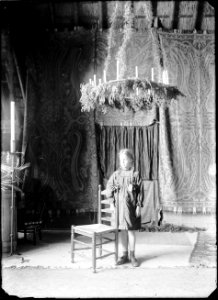 Toos Graadt van Roggen in het atelier van haar vader, de kunstenaar J.M. Graadt van Roggen (1867-1959) - Regionaal Archief Alkmaar - FO1400119 photo