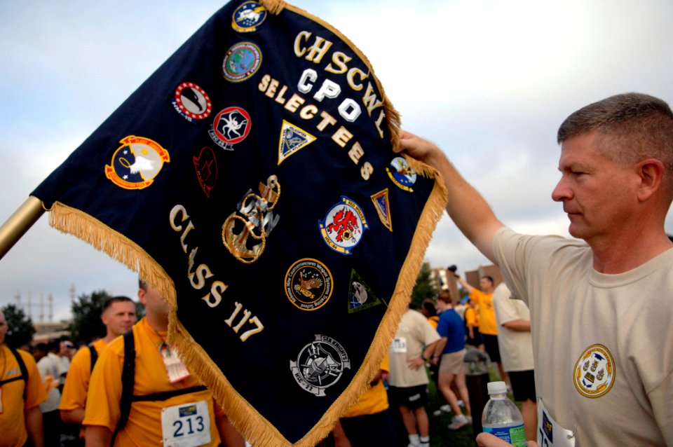 Top navy enlisted visits with wounded warriors; runs with future chiefs DVIDS198220