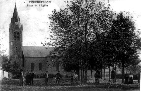 Torchefelon, place de l'église, 1912, p251 de L'Isère les 533 communes - cliché 