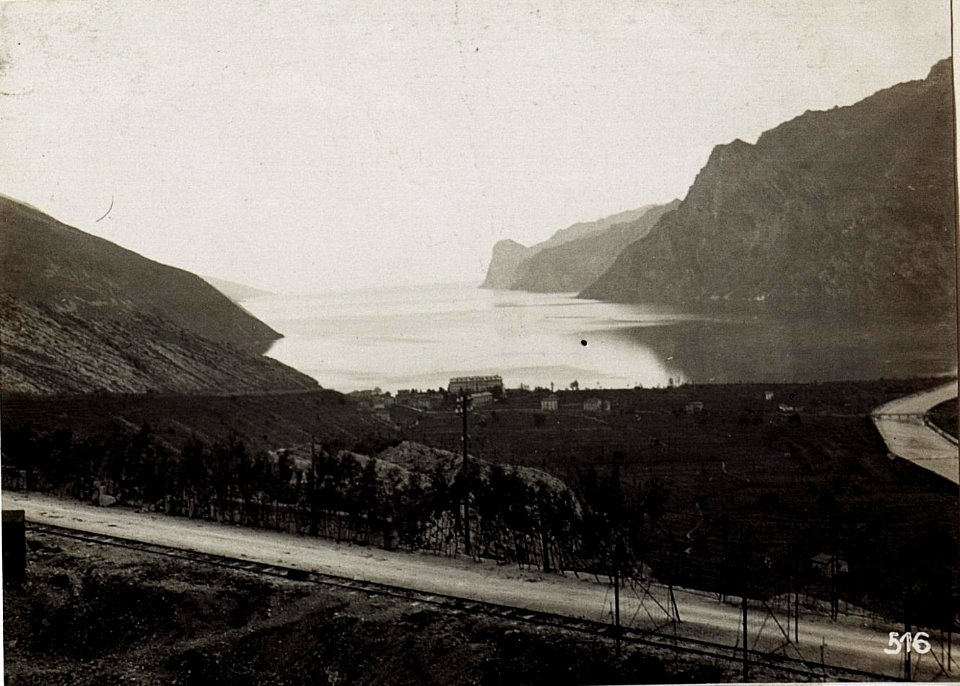 Torbole mit Gardasee. (BildID 15581079)