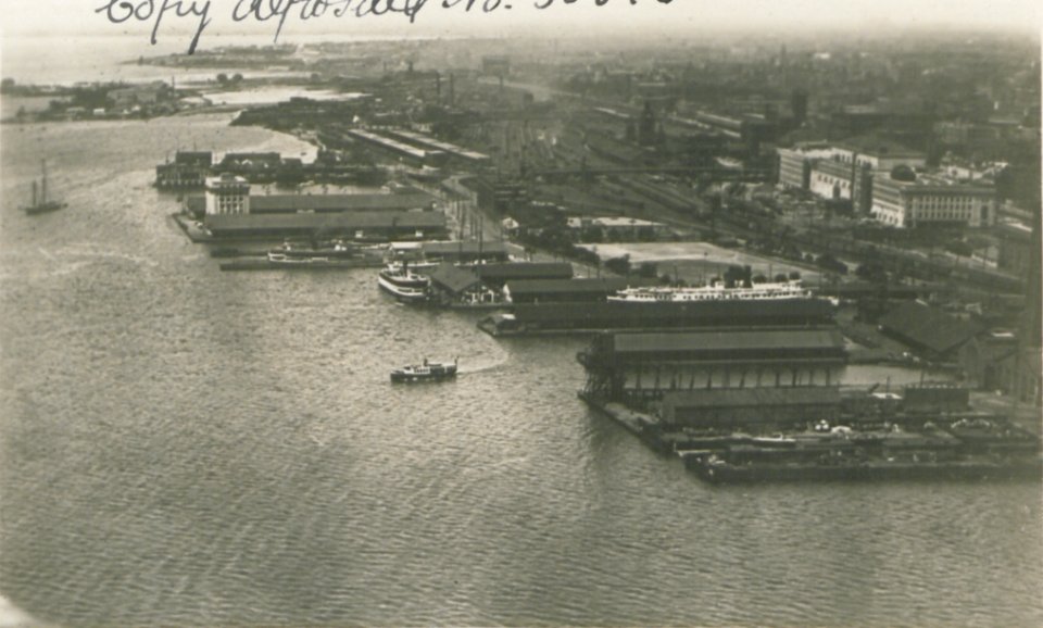 Toronto from the Air (HS85-10-35816)