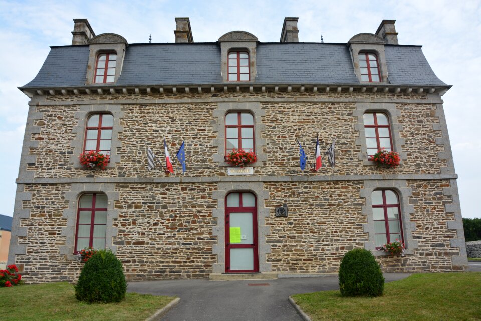 Monument stones brittany facade