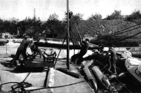 Torpedos werden in Toulon verladen