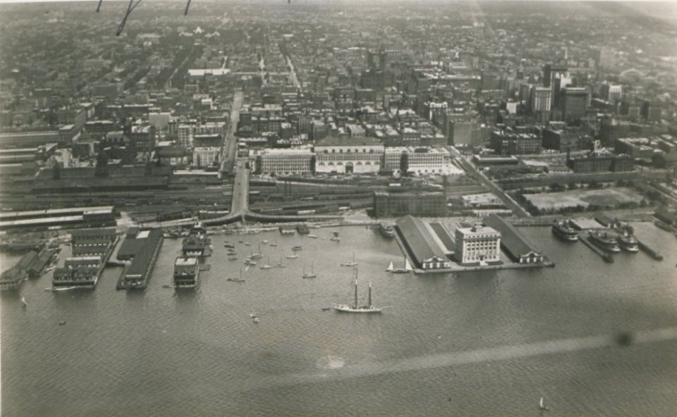 Toronto from the Air (HS85-10-35813)