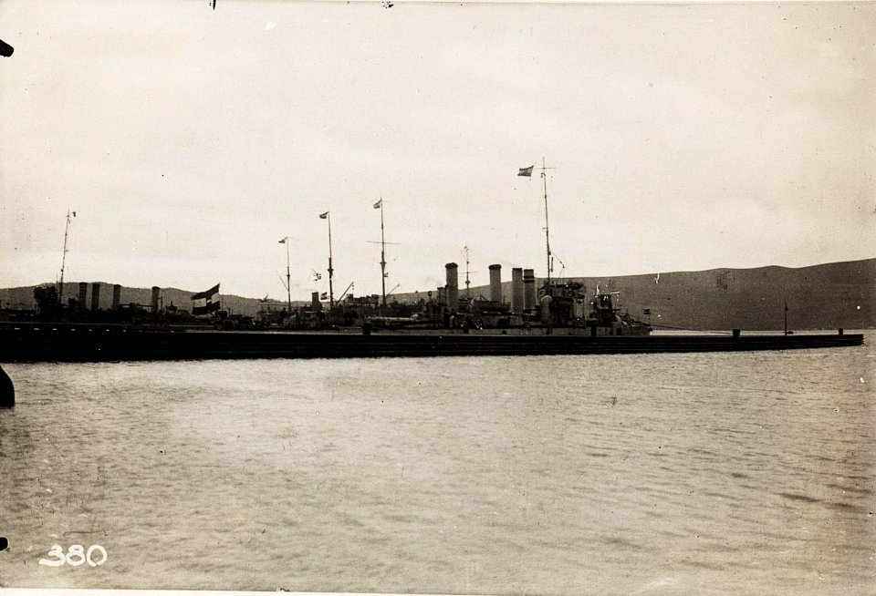 Torpesobootzerstörer SCHARFSCHÜTZE am Molo von Theodo. (BildID 15572186)