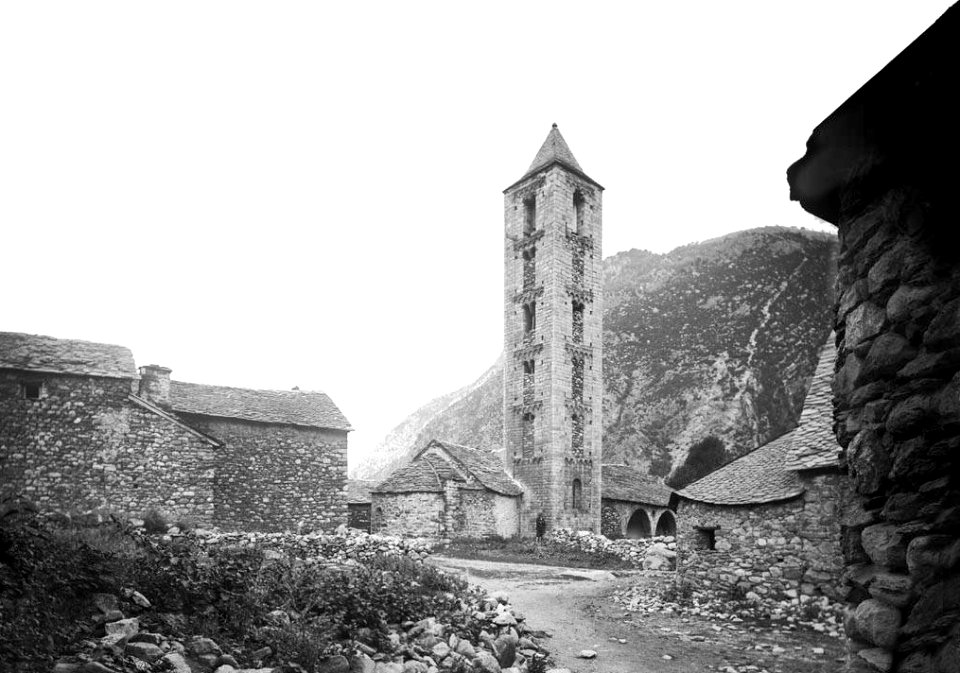 Torre de l'església d'Erilavall amb un home davant (Restored)
