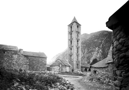 Torre de l'església d'Erilavall amb un home davant (Restored)