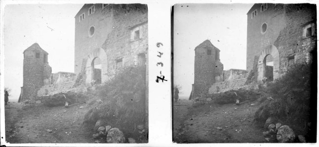 Torre i església a Bellcaire d'Empordà