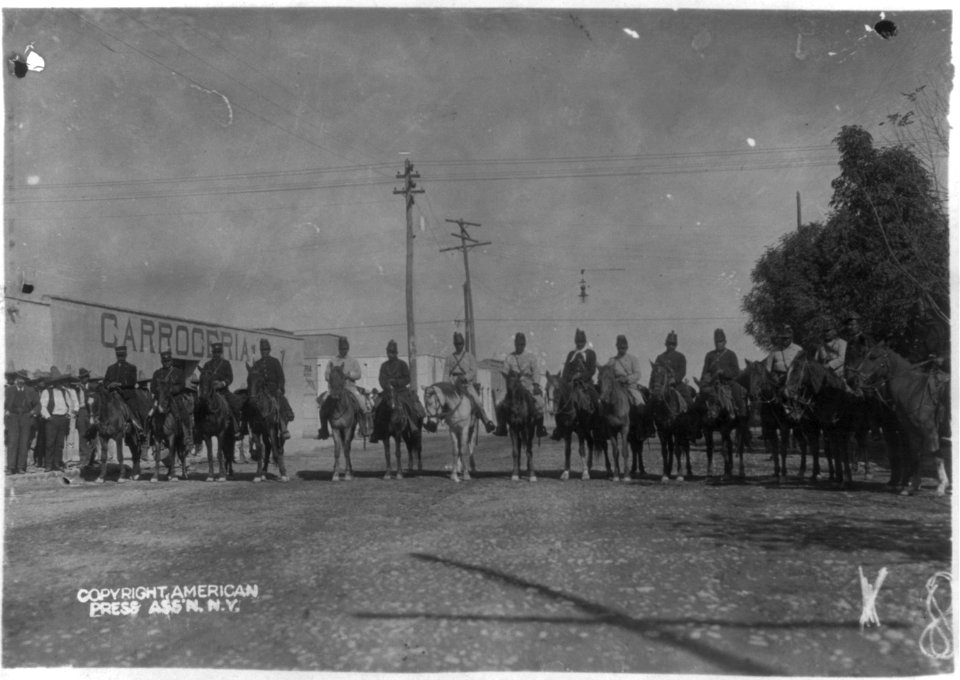 Torreon rurales outside of jail (i.e., street railway depot) LCCN2003688548