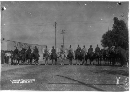 Torreon rurales outside of jail (i.e., street railway depot) LCCN2003688548