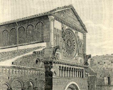 Toscanella dettaglio della facciata della chiesa di San Pietro