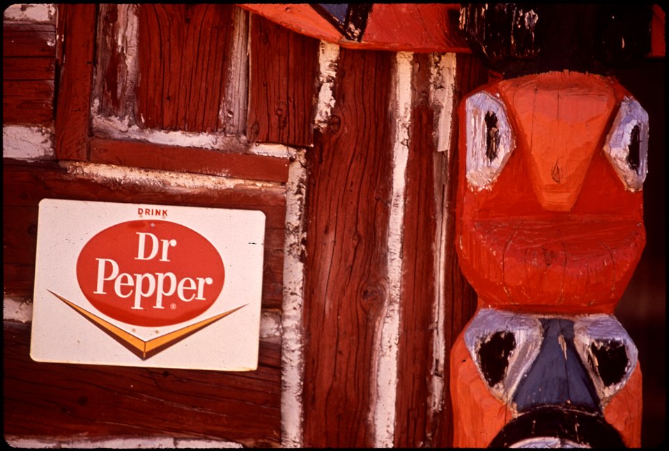 Totem Pole at a Trading Post (For Tourists) on the Hopi Indian Reservation 06-1972 (4265721275)