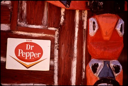 Totem Pole at a Trading Post (For Tourists) on the Hopi Indian Reservation 06-1972 (4265721275)
