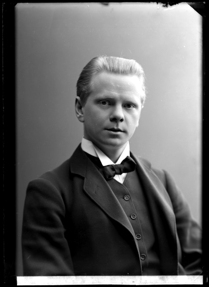Torsten Lennartsson, opera singer, undated portrait - SMV - GL054