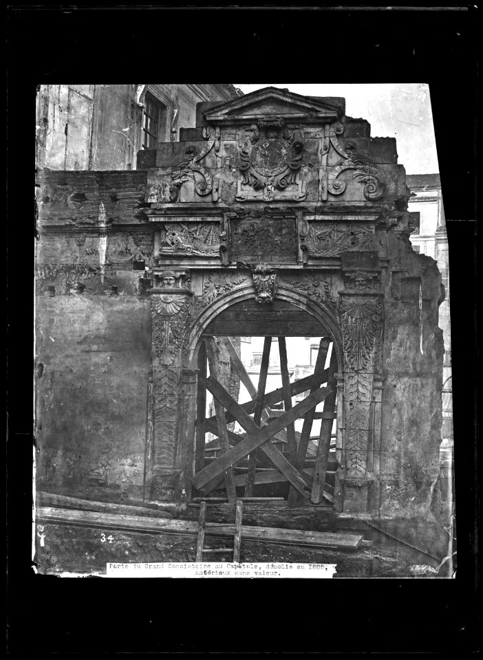 Toulouse. La porte du Consistoire de l'hôtel de ville - FRAC31555 51Fi2270