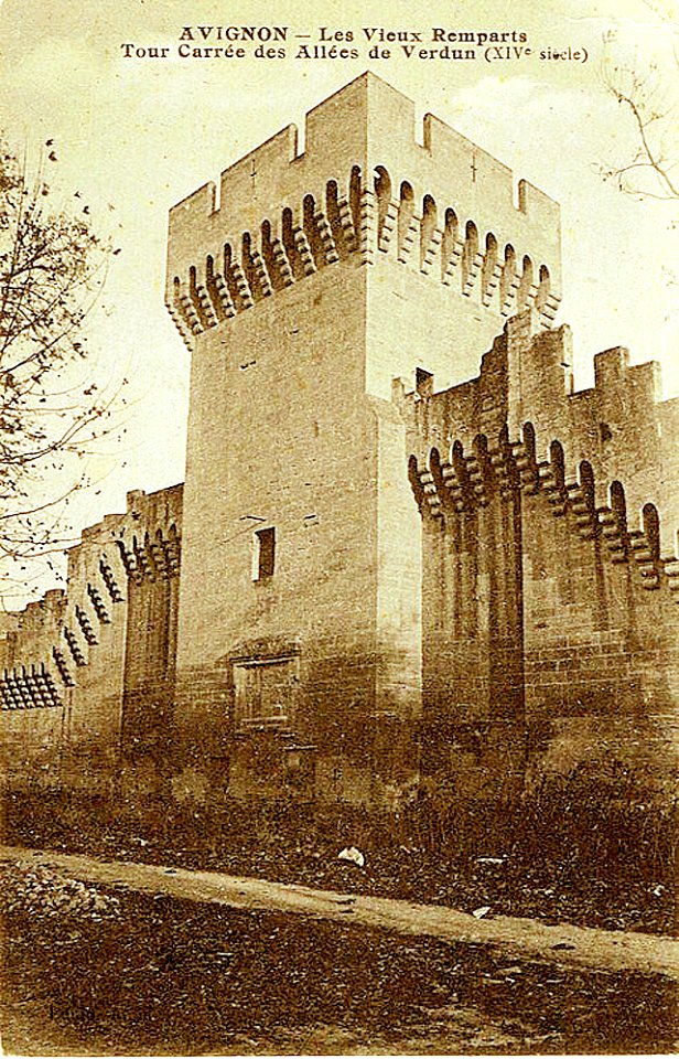 Tour carrée Allées de Verdun
