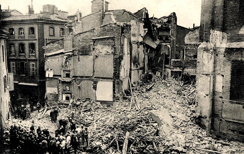 Toulouse. Catastrophe de la Dalbade. Les ruines après l'écroulement du clocher (11 avril 1926). - FRAC31555 9Fi4955 (cropped)
