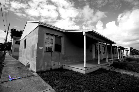 Tour of Liberty Square Miami, Florida (33262412633)