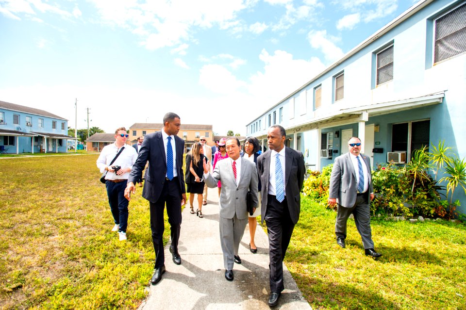 Tour of Liberty Square Miami, Florida (33262449483)