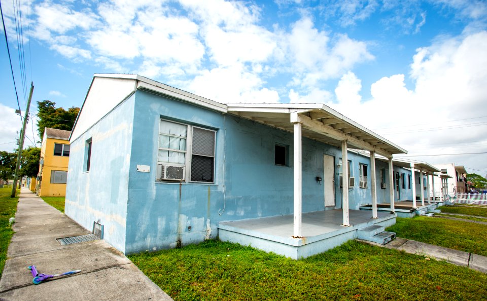 Tour of Liberty Square Miami, Florida (33231821674)